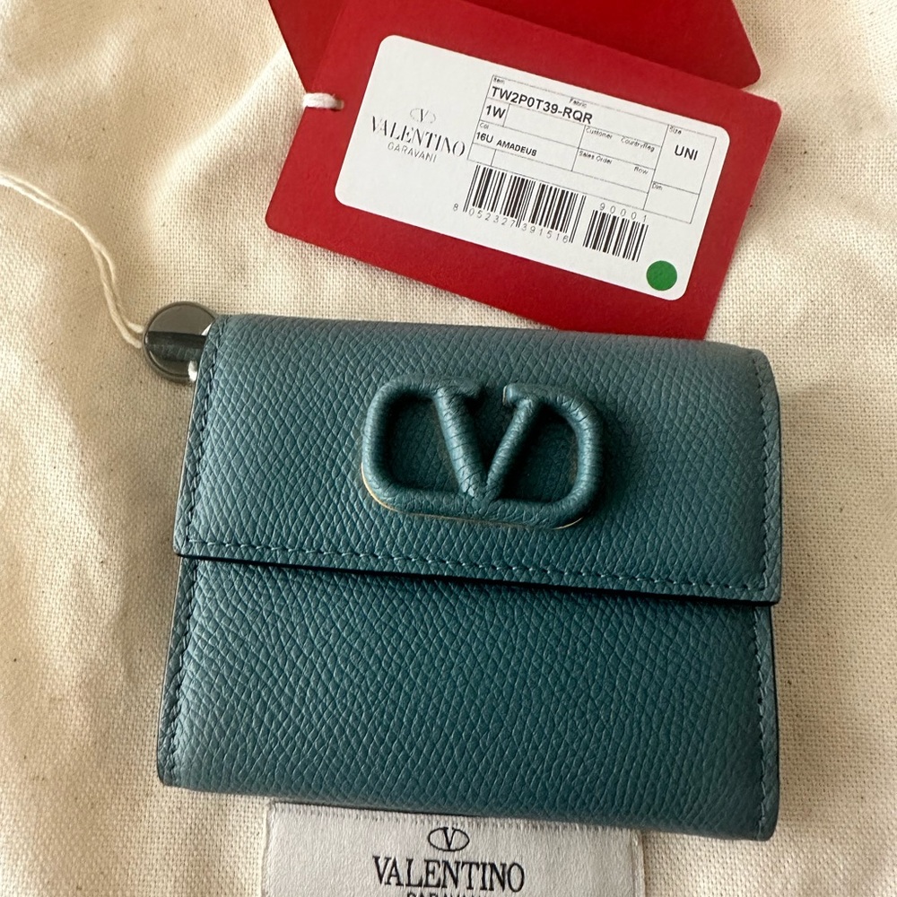 Valentino V logo Pebbled leather wallet NWT